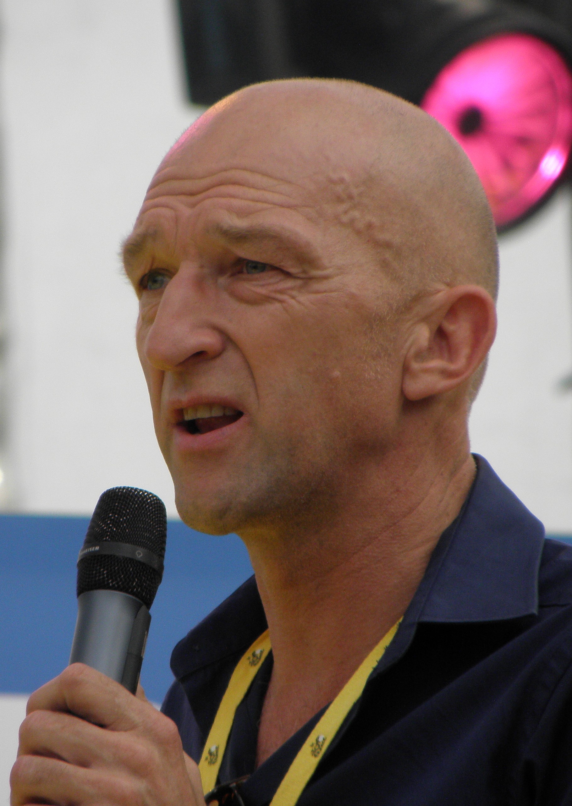 Wilfried de Jong, Geboren 1957 in Rotterdam, schrijver en sportverteller